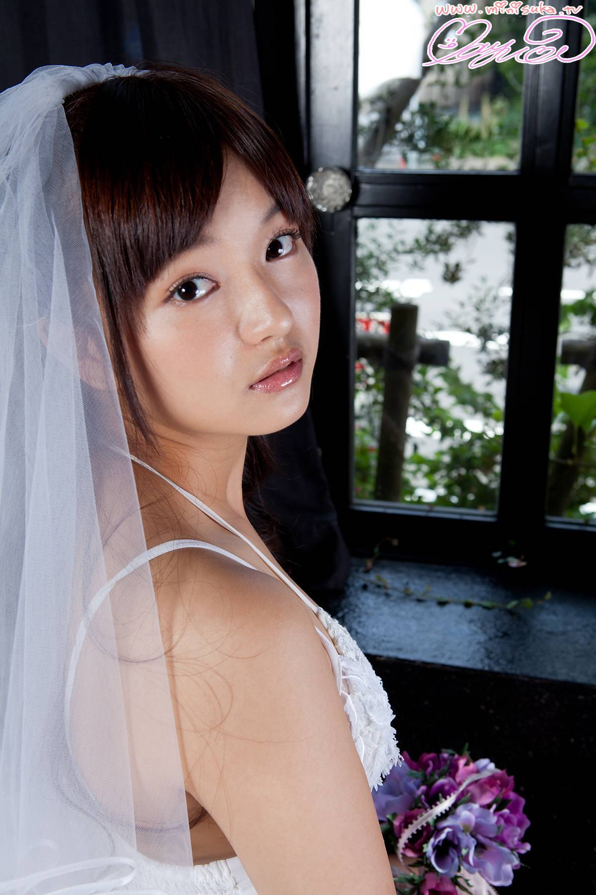 [ Minisuka.tv ]The wedding dress on Mayumi Yamanaka sofa